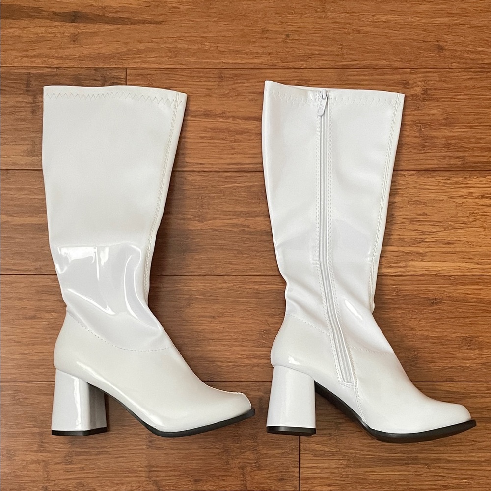 Size 7 White Gogo Boots w/ Zippers